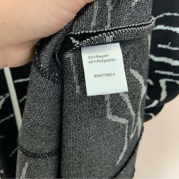 NWT New Ming Wang Black and White Abstract Print Pleated Soft Knit Dress Size S - Picture 5 of 5